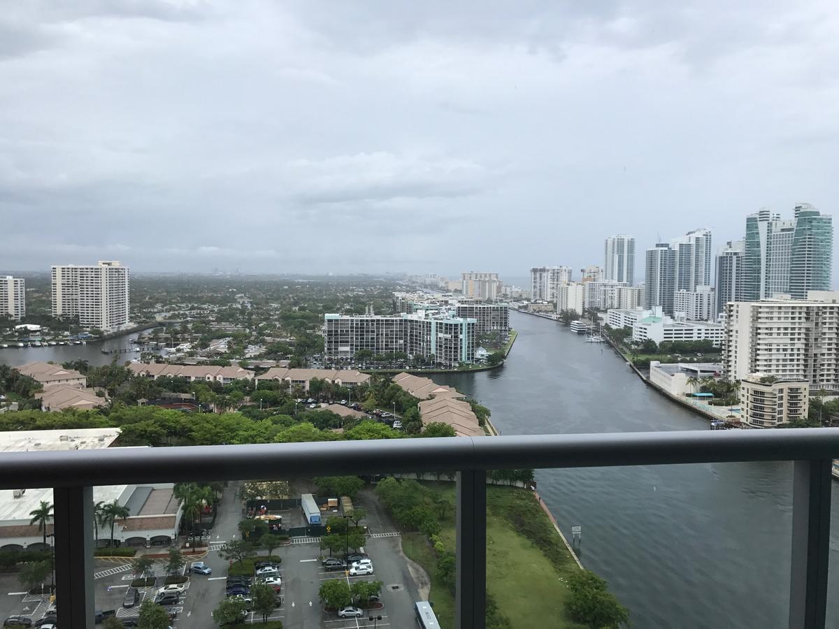 Beach Walk Resort De Lux Apartment Plaja Hallandale Exterior foto